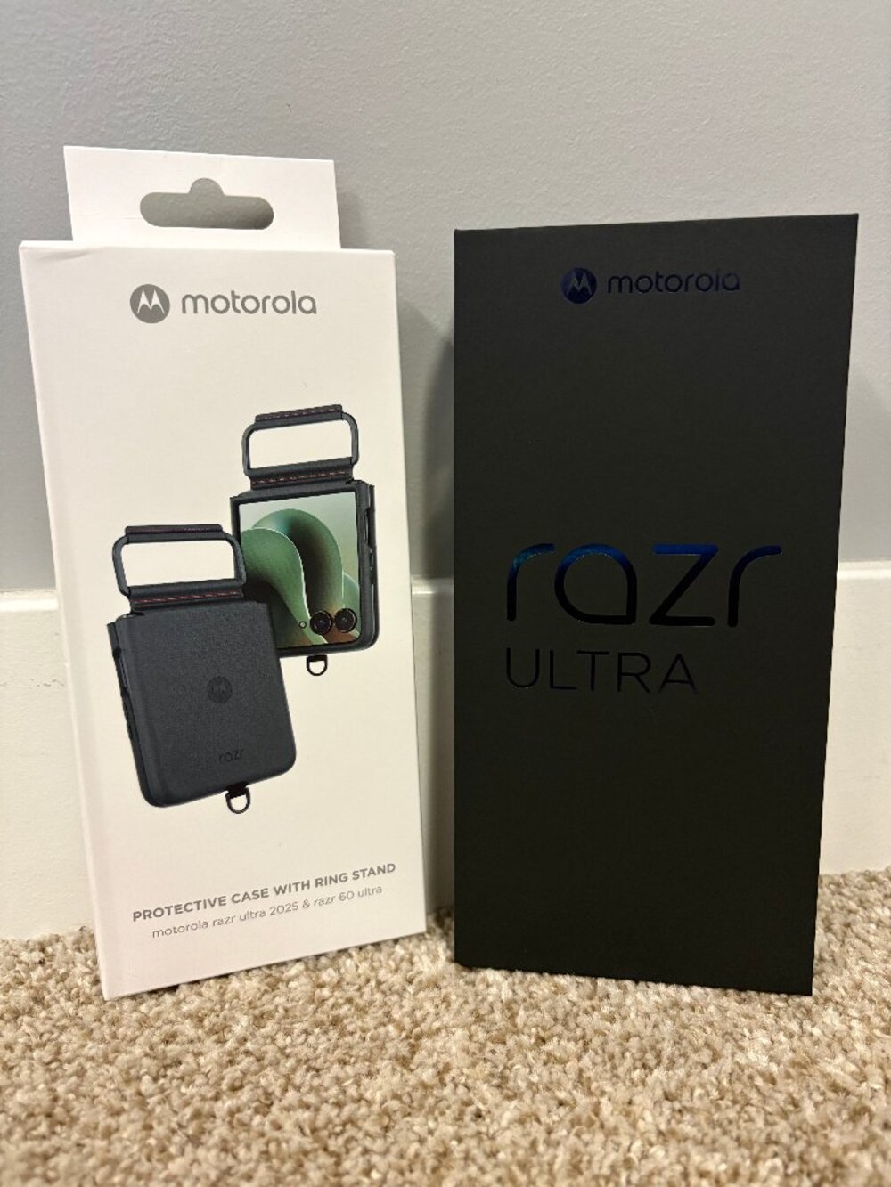 Motorola Razr Ultra 2025 512GB w/ Protective Case & Ring Stand